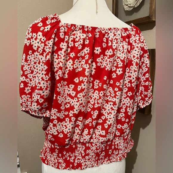 Nine Britton Red White Blue Floral Cropped Top SQ Neckline Smocked Hem M NWOT - Picture 2 of 6